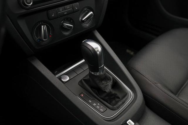 Used 2017 Volkswagen Jetta SE image 40