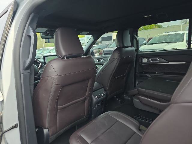 Certified 2025 Ford Explorer Platinum w/ LUX Leather Package AWD/4WD image 18