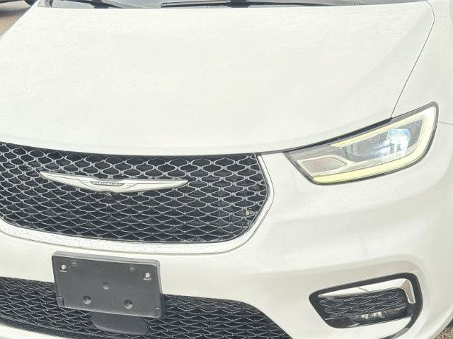 Used 2024 Chrysler Pacifica Touring-L FWD image 11