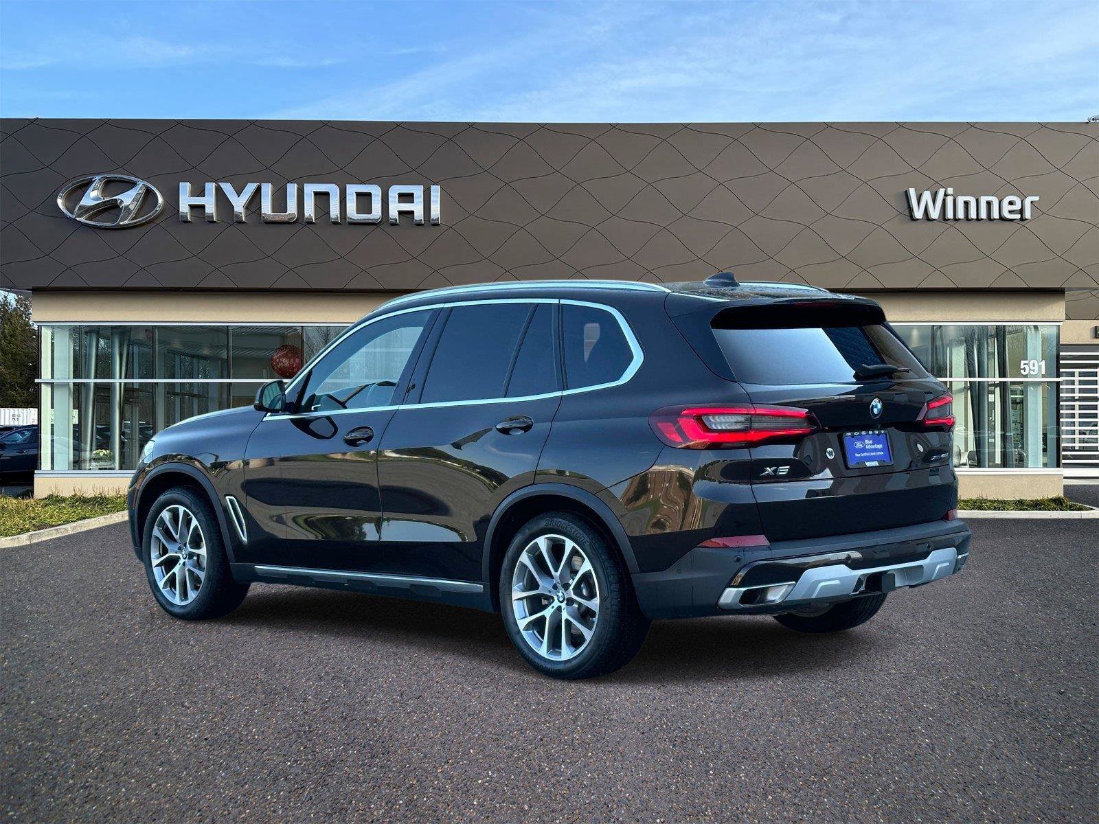 Used 2023 BMW X5 xDrive40i w/ Premium Package AWD/4WD image 2