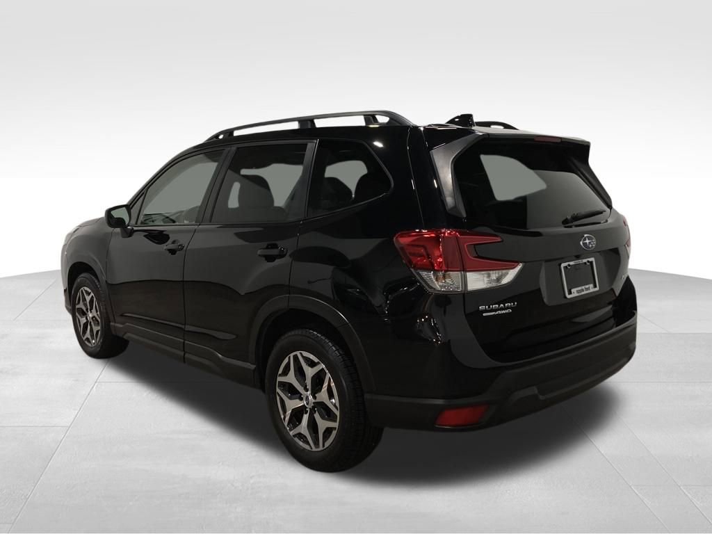 Used 2023 Subaru Forester Premium image 5