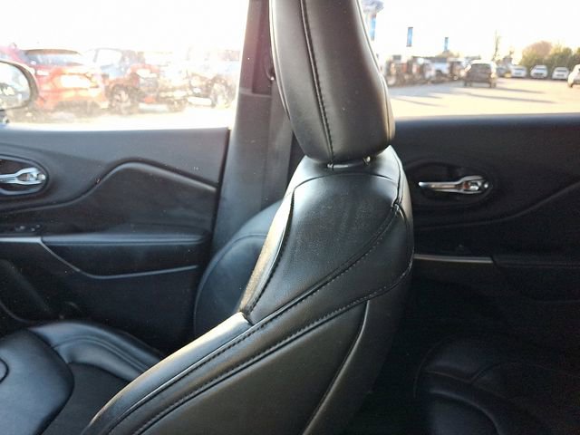 Used 2019 Jeep Cherokee Latitude Plus w/ Cold Weather Group image 18