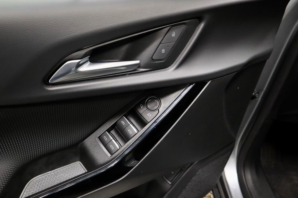 Used 2025 Chevrolet Equinox RS w/ Safety and Technology Package image 24