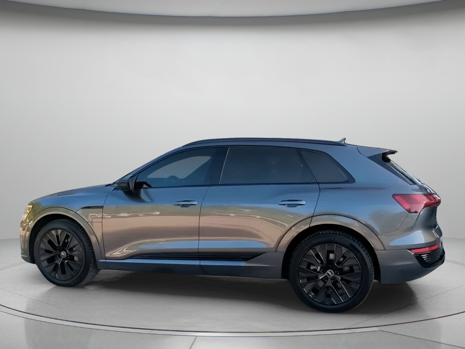 Used 2024 Audi Q8 e-tron Prestige AWD/4WD image 17