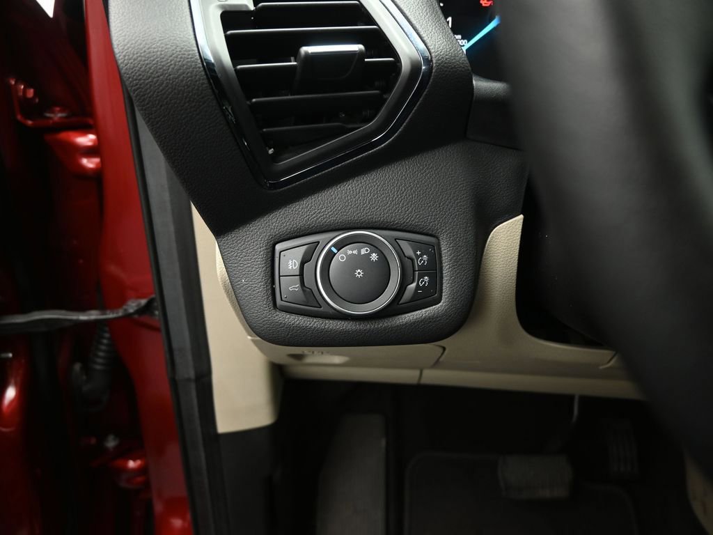 Certified 2019 Ford Escape Titanium image 38