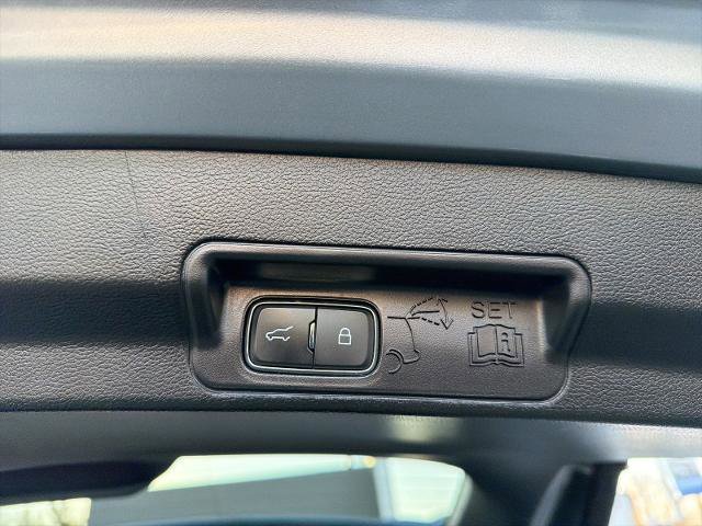 Certified 2022 Ford Explorer XLT w/ Equipment Group 202A image 25