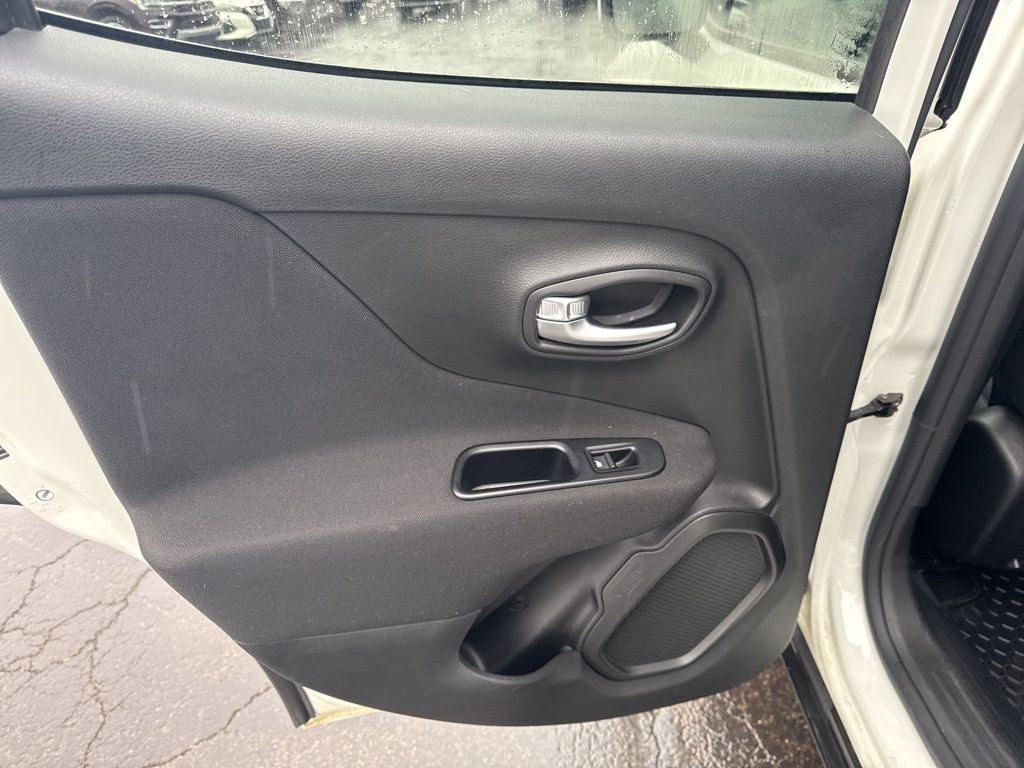 Used 2021 Jeep Renegade Latitude image 34