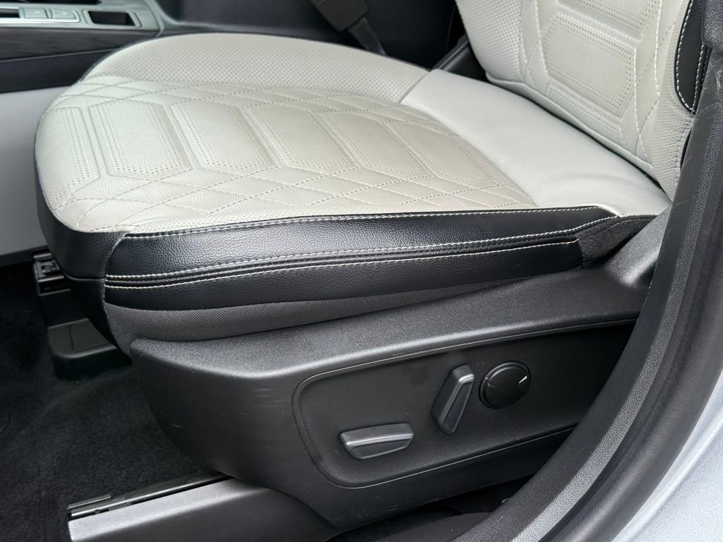 Certified 2023 Ford Escape SE w/ PHEV Premium Package image 26