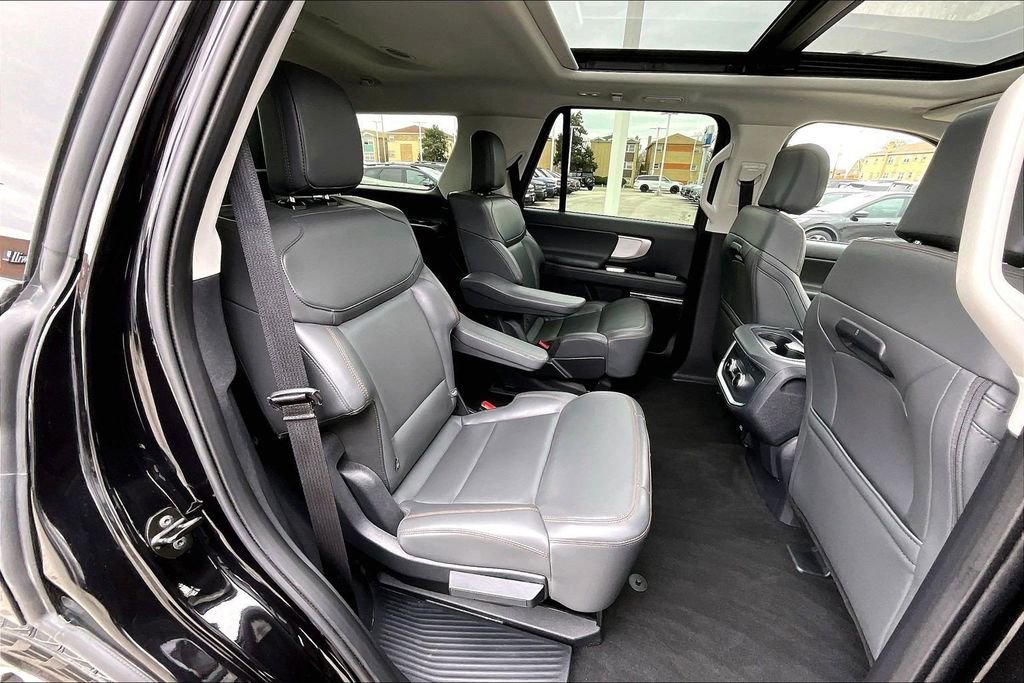Certified 2025 Ford Expedition Active AWD/4WD image 26