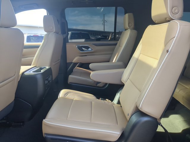 Used 2023 Chevrolet Suburban Premier w/ Premium Package AWD/4WD image 31