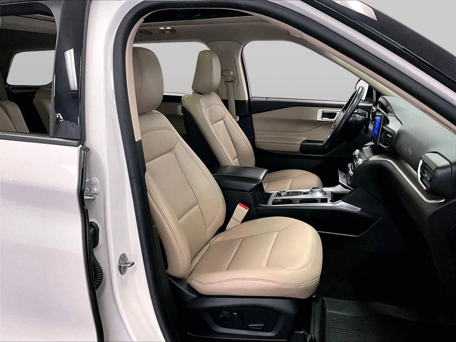 Certified 2020 Ford Explorer XLT w/ Equipment Group 202A image 7