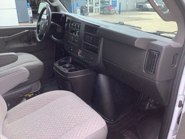 Used 2026 GMC Savana 2500 w/ Driver Convenience Package RWD image 9