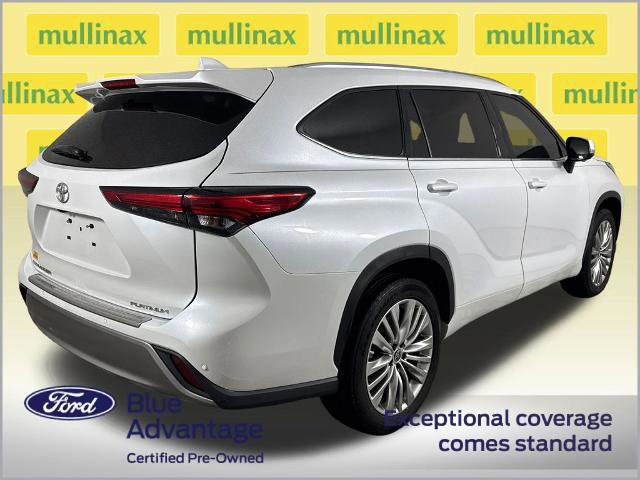Used 2023 Toyota Highlander Platinum image 3