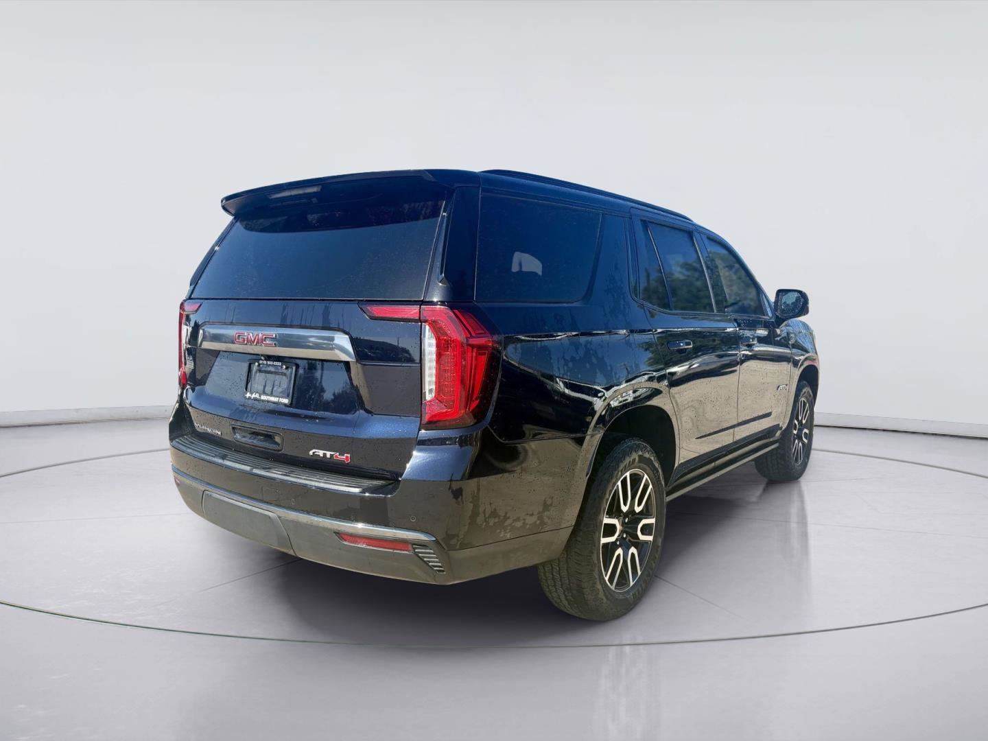 Used 2024 GMC Yukon AT4 w/ AT4 Premium Package AWD/4WD image 3