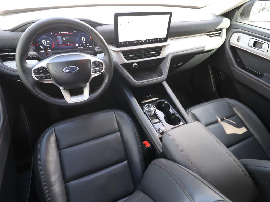 Certified 2025 Ford Explorer Active w/ Active Comfort Package image 6