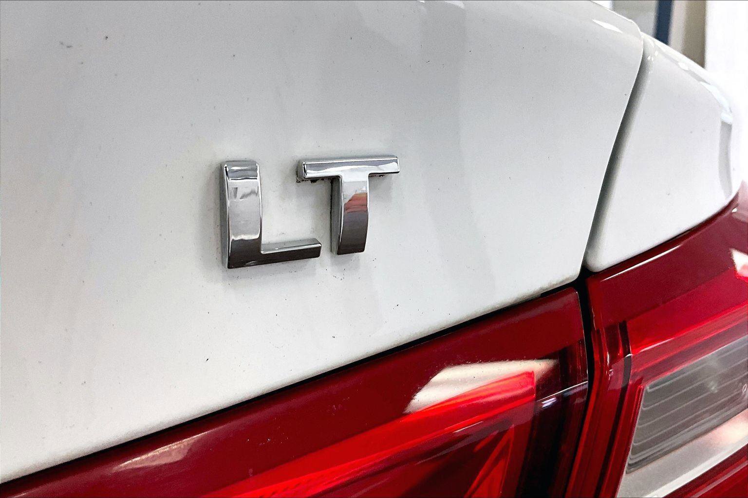 Used 2017 Chevrolet Malibu LT image 13