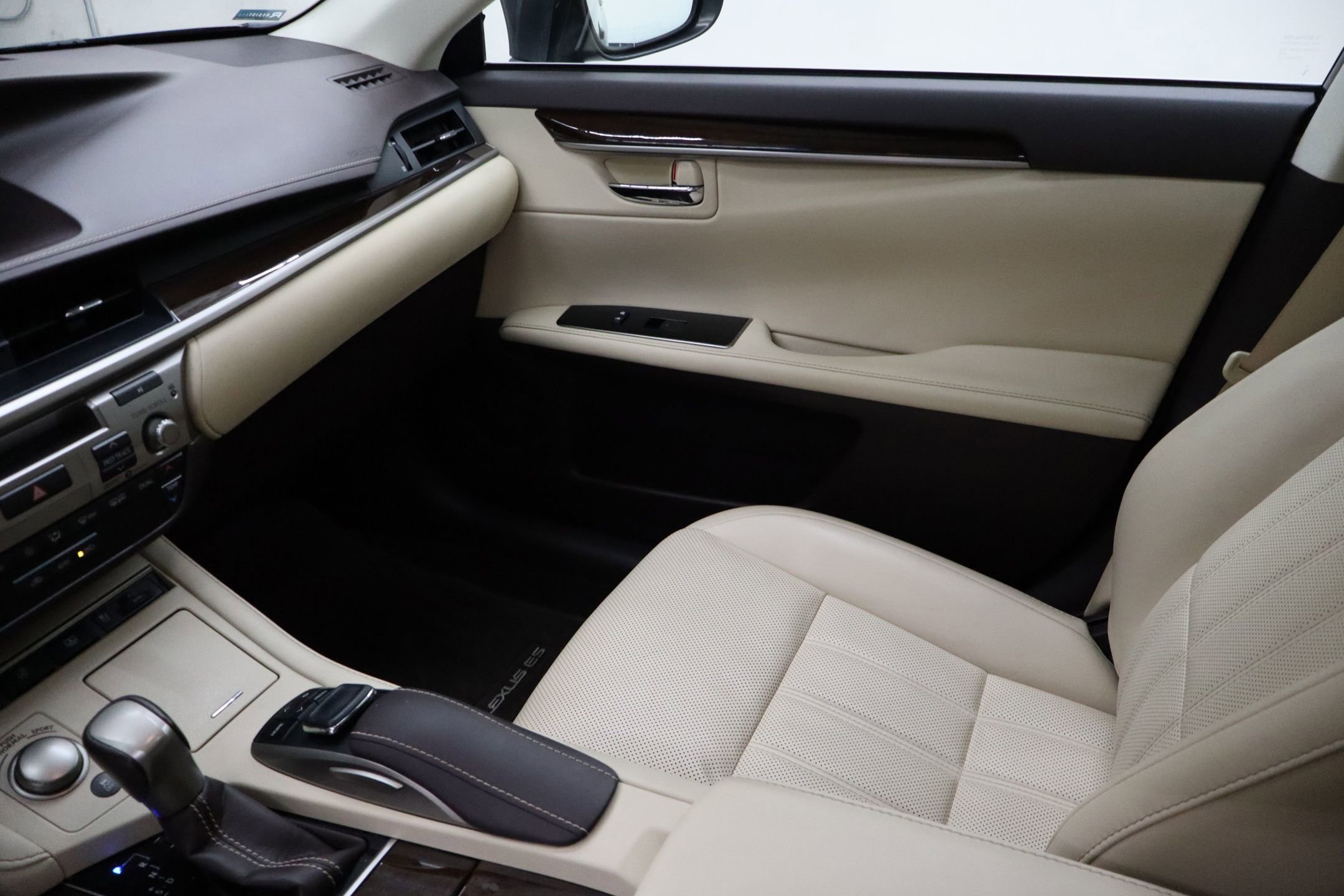 Used 2017 Lexus ES 350 w/ Luxury Package image 24