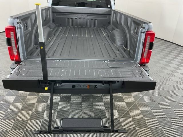 Certified 2025 Ford F350 Lariat w/ Black Appearance Package AWD/4WD image 8