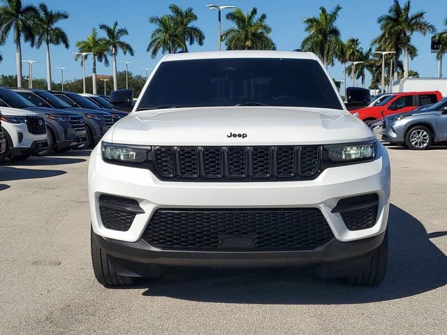 Used 2023 Jeep Grand Cherokee Altitude image 6