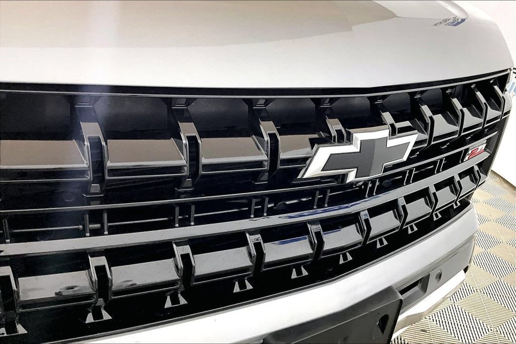 Used 2025 Chevrolet Suburban Z71 AWD/4WD image 24