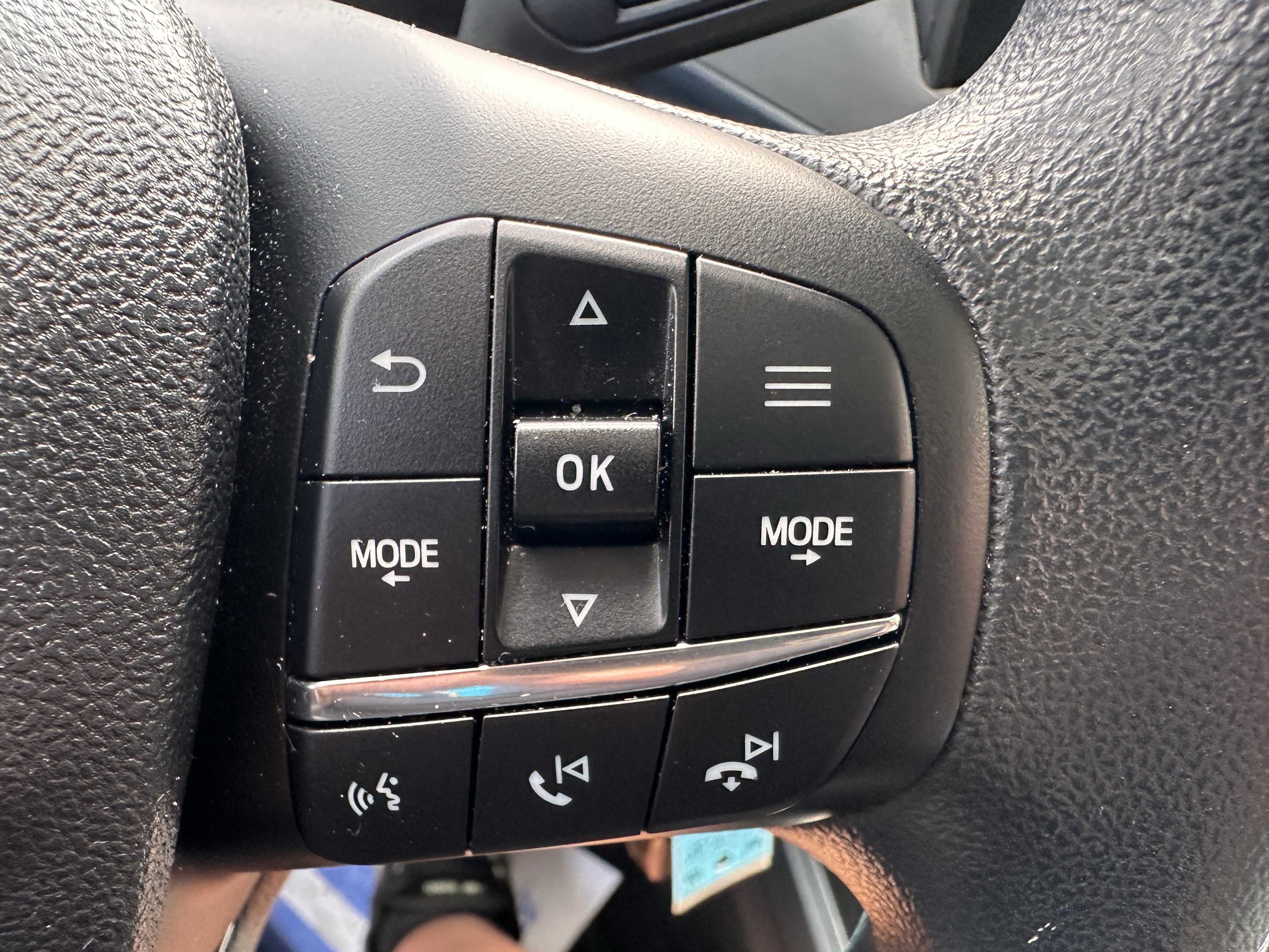 Certified 2025 Ford Maverick XL FWD image 22