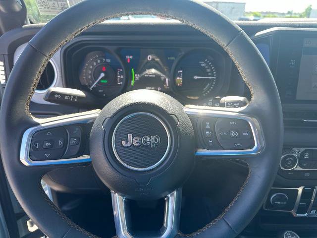Used 2024 Jeep Wrangler Unlimited Sahara AWD/4WD image 16