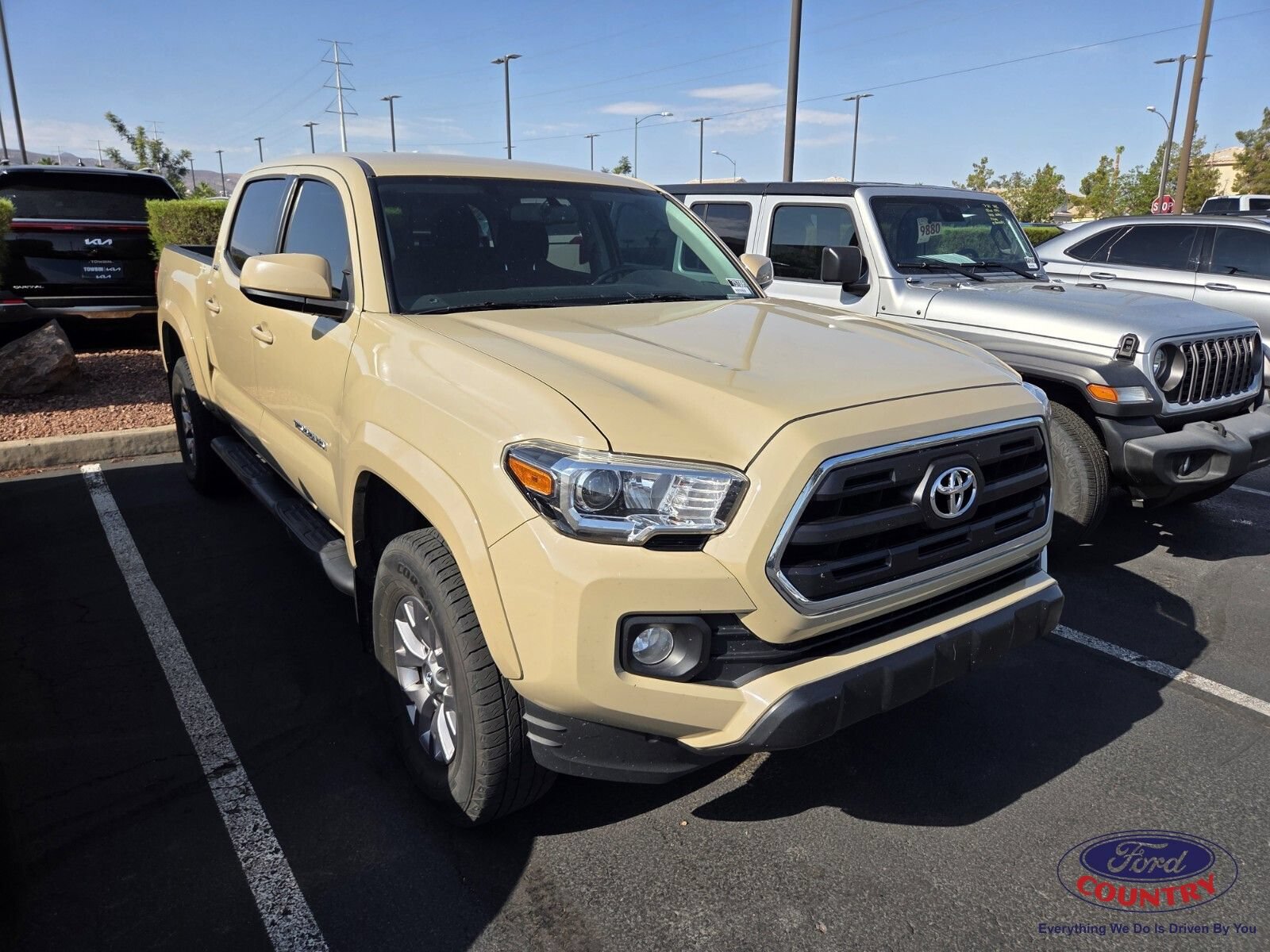 Used 2017 Toyota Tacoma SR5 w/ Tow Package RWD image 1
