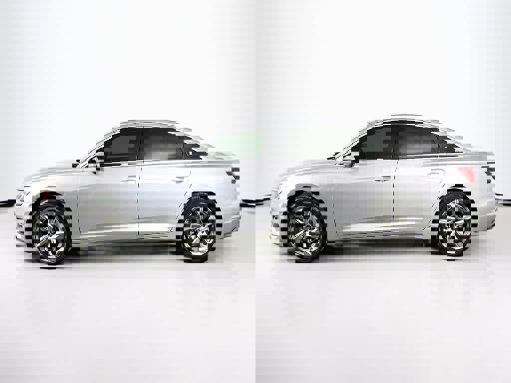 Used 2024 Audi A6 Premium Plus image 2