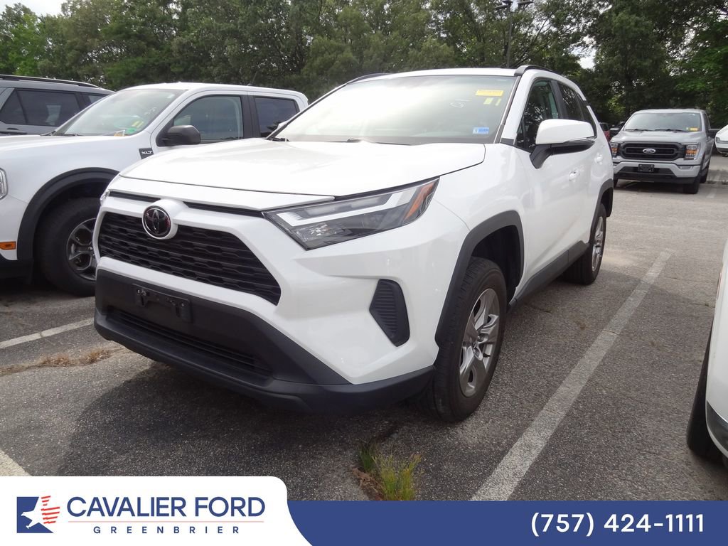 Used 2023 Toyota RAV4 XLE AWD/4WD image 2