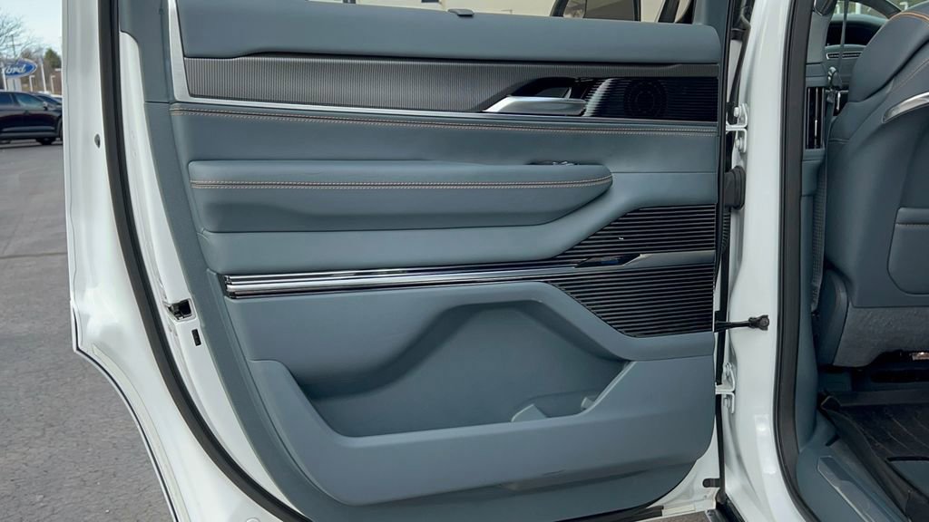 Used 2023 Jeep Grand Wagoneer Series III w/ Rear Seat Video Group 1 image 44