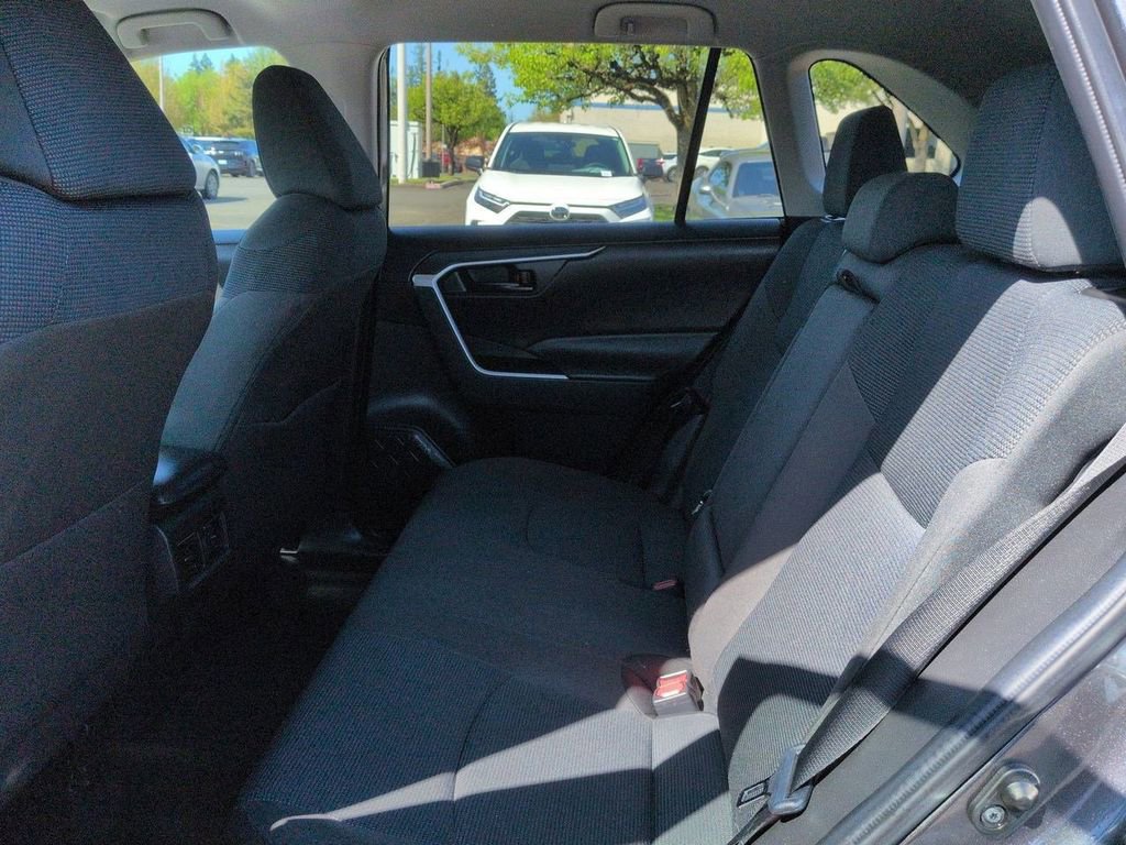 Used 2022 Toyota RAV4 LE AWD/4WD image 21