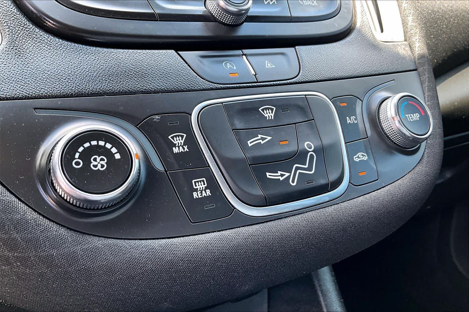 Used 2024 Chevrolet Malibu RS FWD image 32
