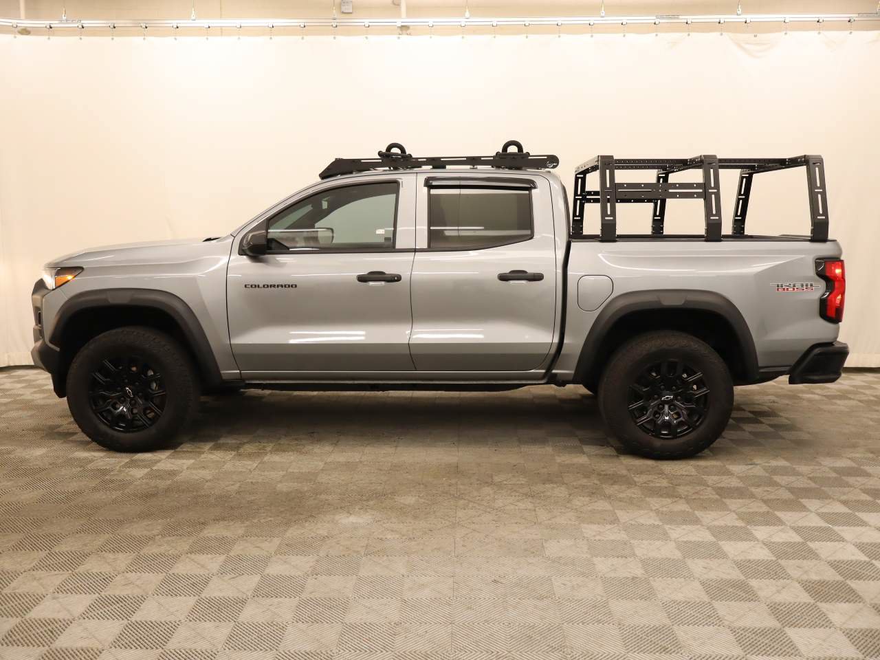 Used 2025 Chevrolet Colorado Trail Boss w/ LPO, Hood Decal Package AWD/4WD image 2
