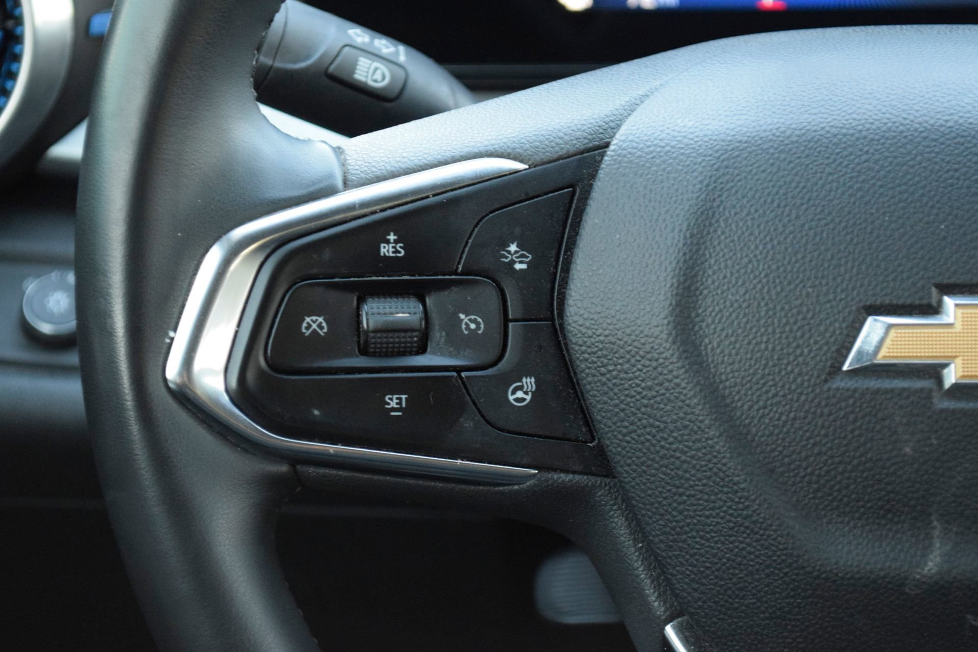 Used 2024 Chevrolet Trax LT w/ Sunroof Package image 9