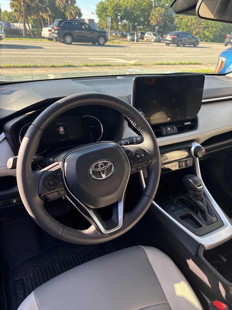 Used 2023 Toyota RAV4 XLE Premium image 6