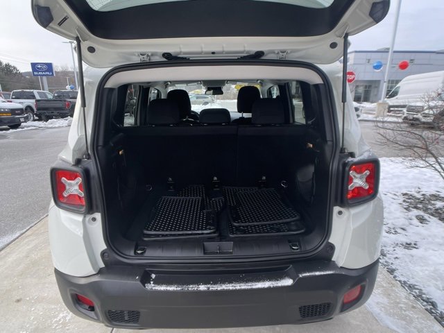 Used 2017 Jeep Renegade Latitude w/ Cold Weather Group image 31