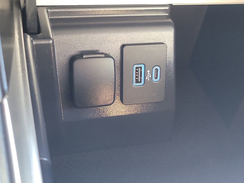 Certified 2021 Ford Explorer 2WD image 21