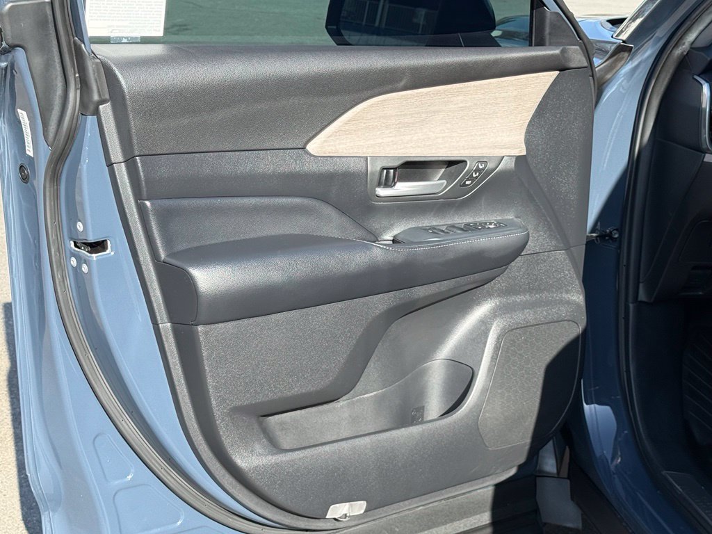 Used 2024 Toyota Grand Highlander AWD image 19