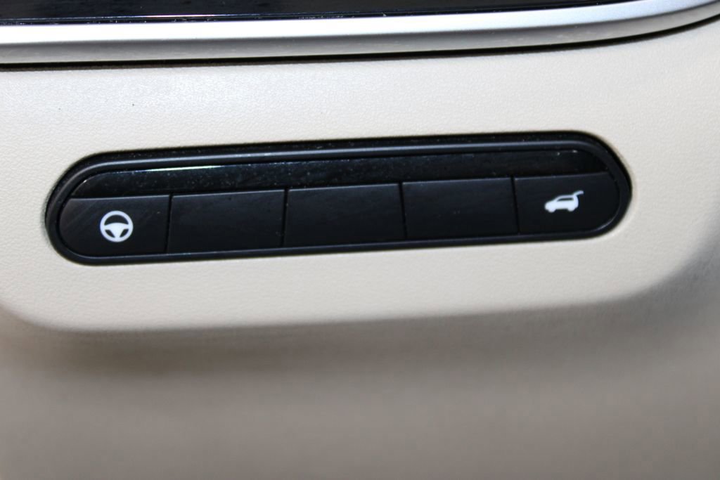 Used 2023 INFINITI QX60 Sensory w/ Cargo Package image 42