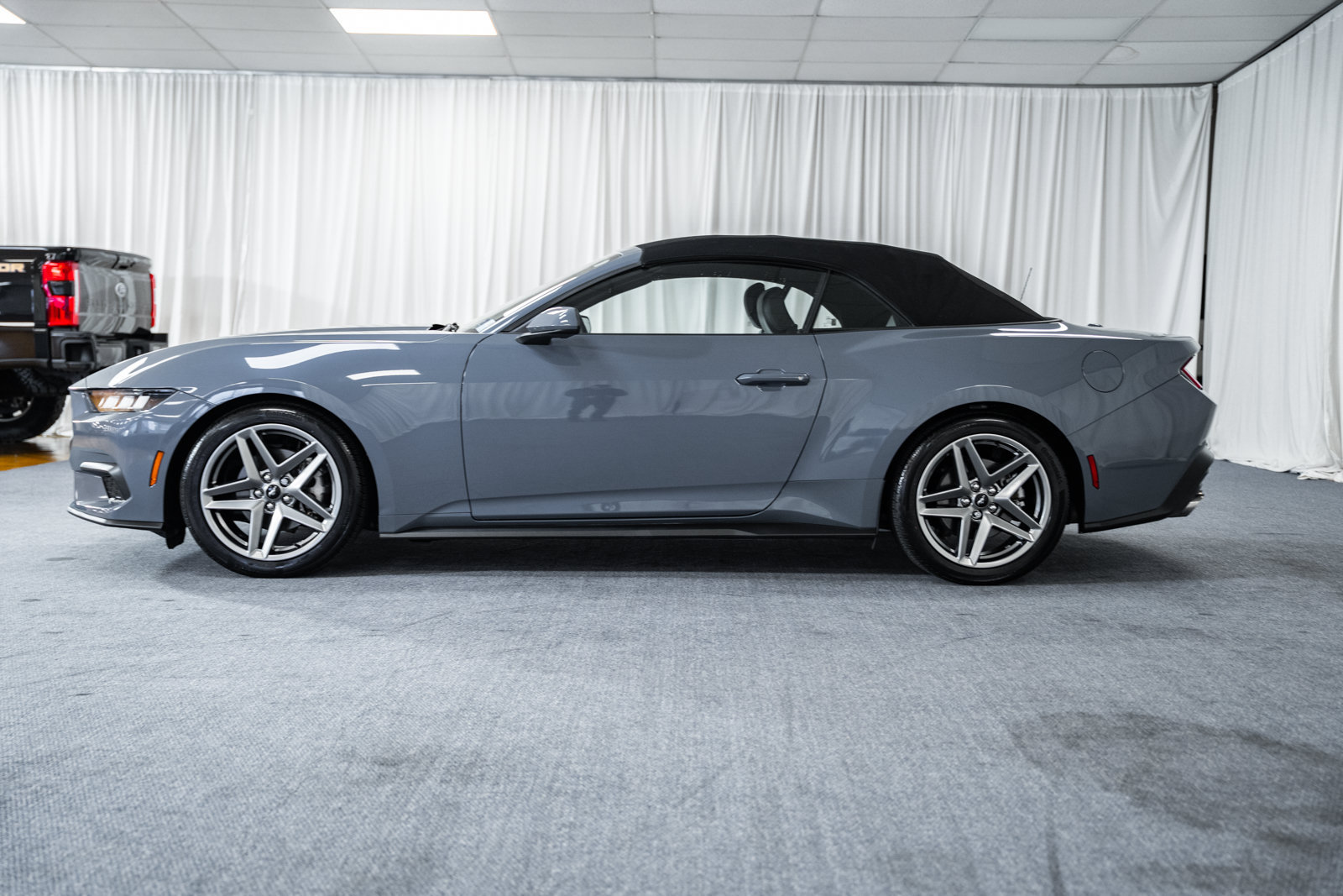 Certified 2024 Ford Mustang Convertible RWD image 5