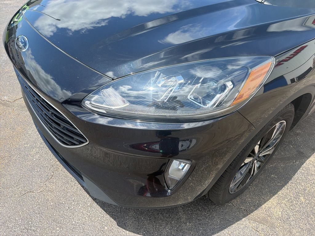 Certified 2022 Ford Escape SEL w/ SEL Stealth AWD Package image 17