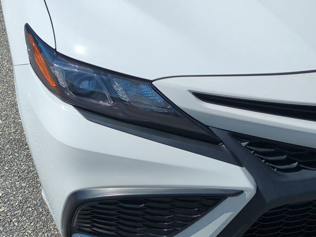 Used 2023 Toyota Camry SE image 10