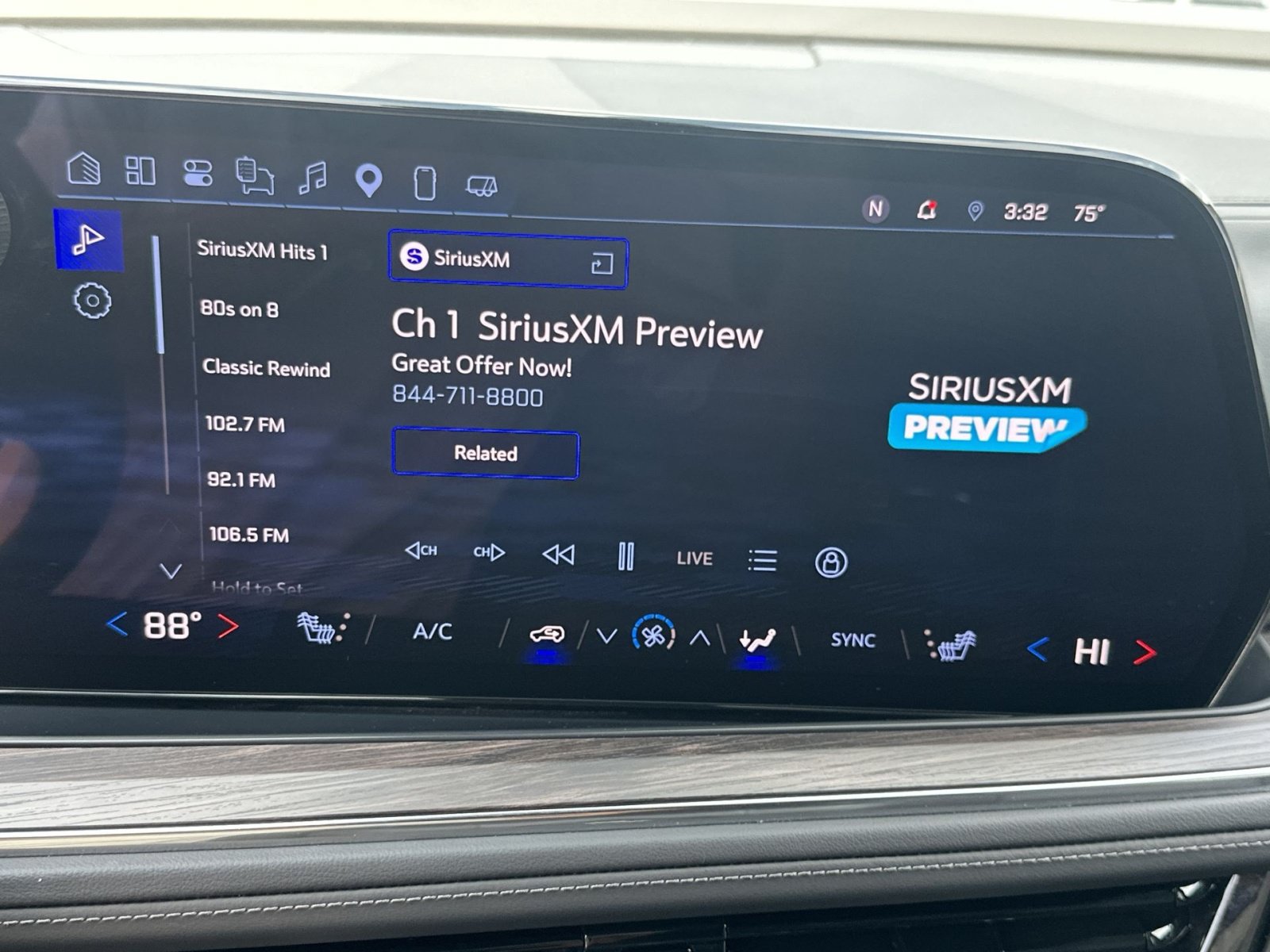 Used 2025 Chevrolet Suburban Z71 AWD/4WD image 26