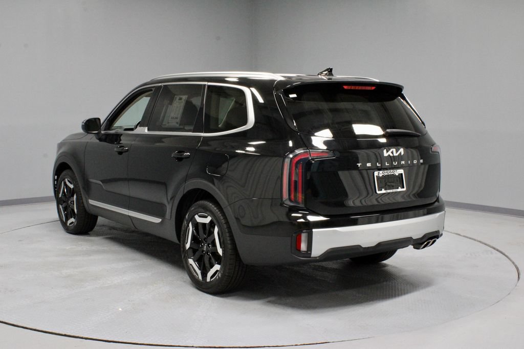 Used 2024 Kia Telluride EX w/ EX Captain's Chair Package FWD image 9