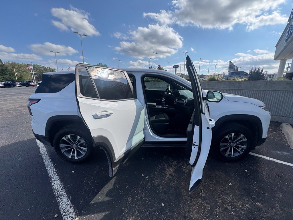 Used 2025 Chevrolet Equinox LT AWD/4WD image 8