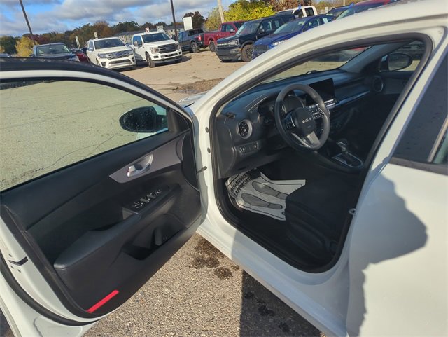 Used 2023 Kia Forte LXS image 17