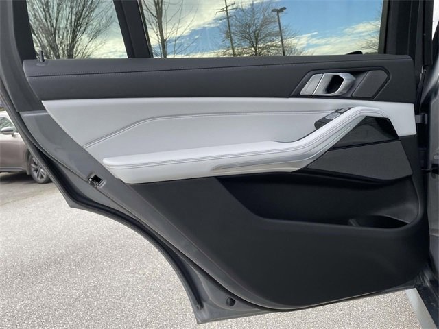 Used 2023 BMW X7 xDrive40i w/ M Sport Package image 16