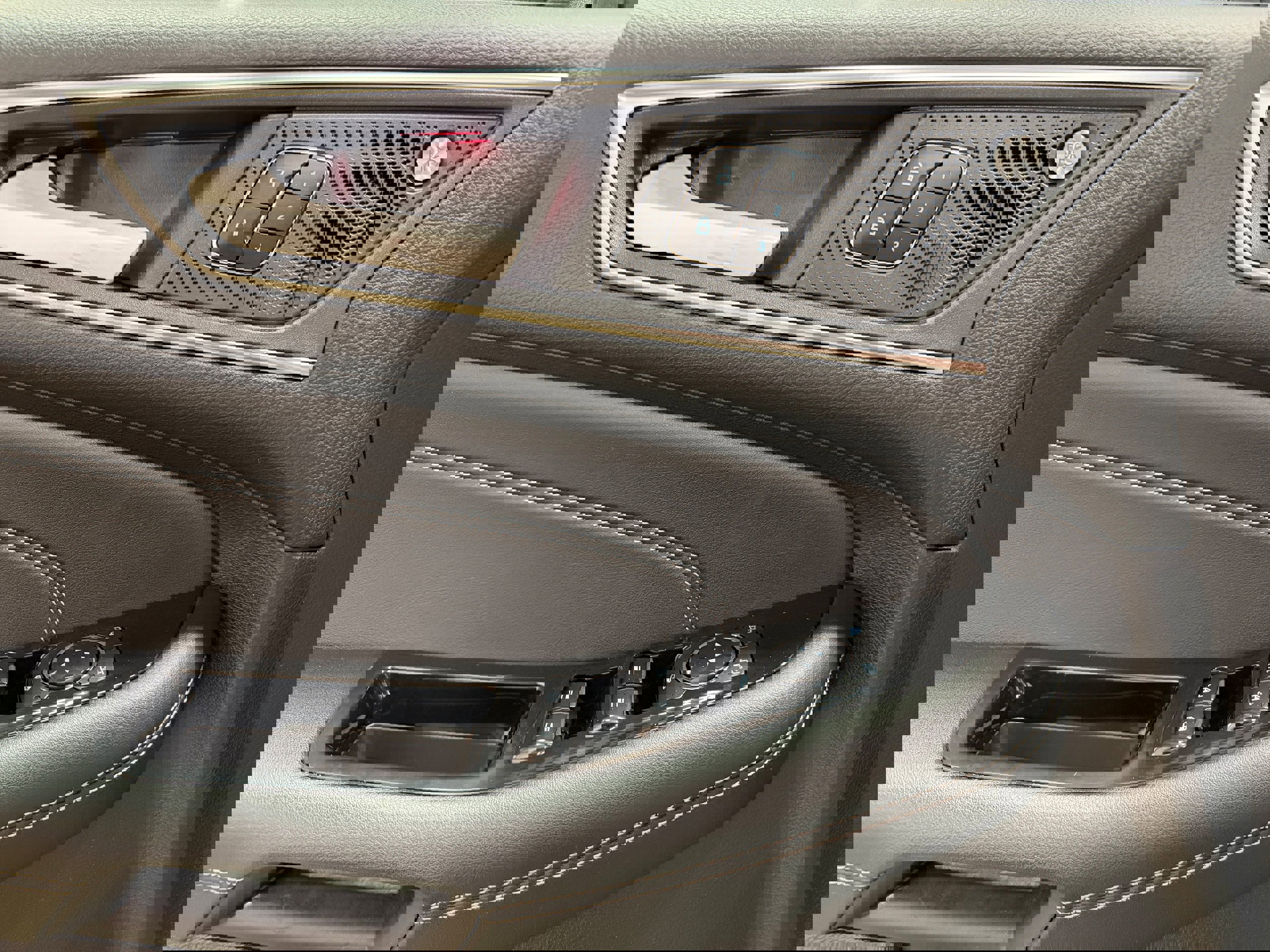 Certified 2019 Ford Edge Titanium w/ Cold Weather Package AWD/4WD image 13