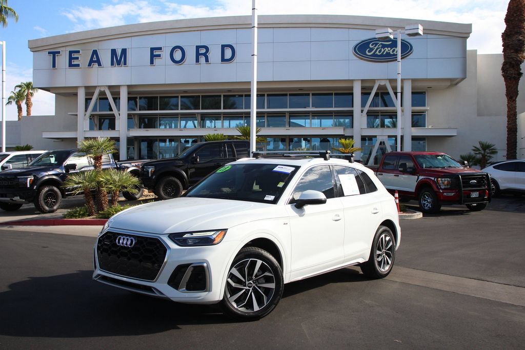 Used 2023 Audi Q5 2.0T Premium w/ Convenience Package AWD/4WD image 2