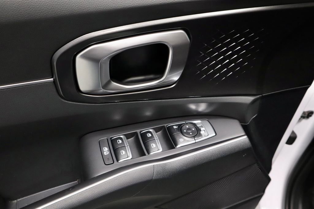 Used 2025 Kia Sorento S image 25